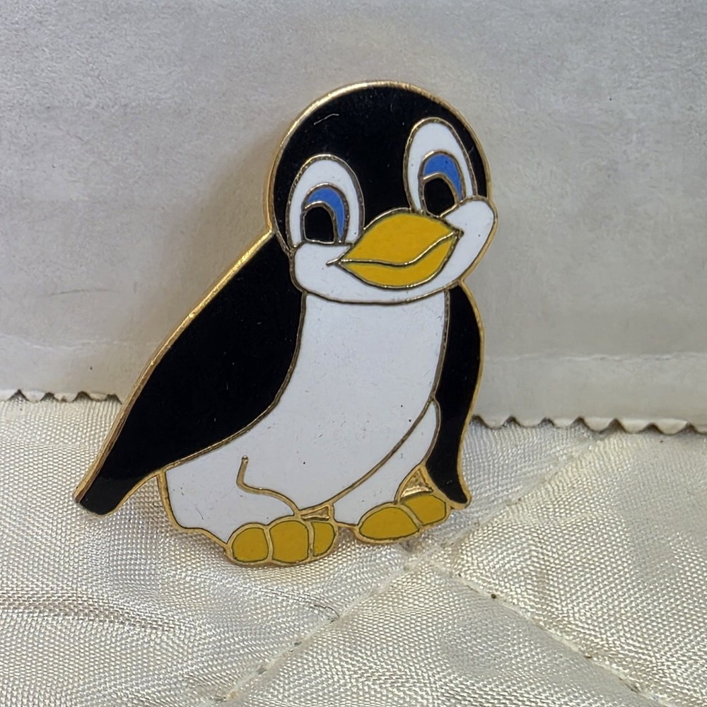 Penguin Enamel Gold Tone Vintage Lapel Pin Hat Pin Blouse Pinnacle Designs